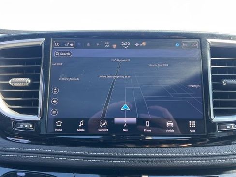 Used 2025 Chrysler Pacifica Limited image 19