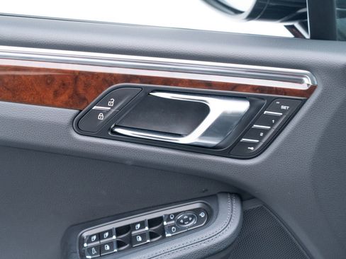 Certified 2026 Porsche Macan AWD/4WD image 21