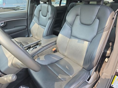 Used 2020 Volvo XC90 T6 Momentum AWD/4WD image 16