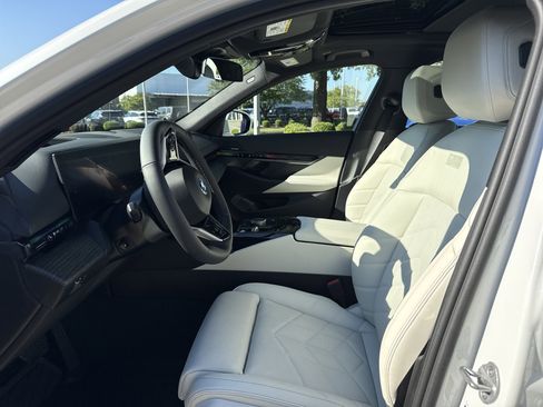 New 2026 BMW i5 eDrive40 image 10