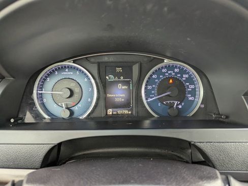 Certified 2017 Toyota Camry LE image 30