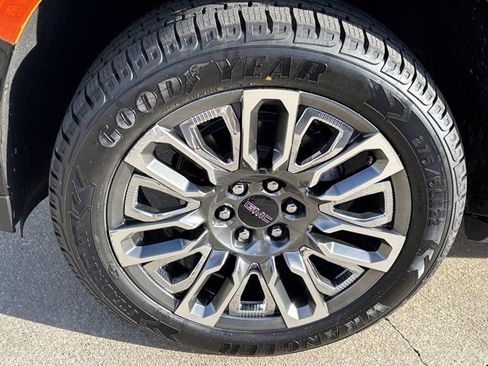 Used 2024 GMC Yukon Denali Ultimate image 15
