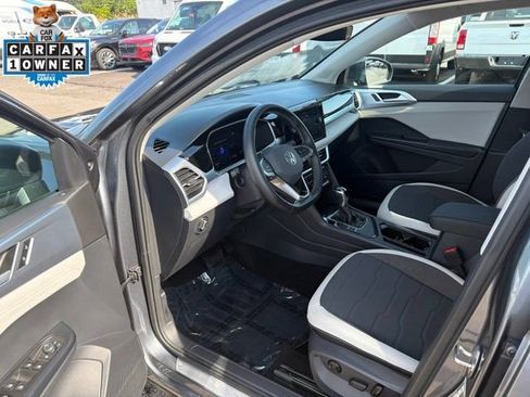 Used 2025 Volkswagen Taos SE FWD image 13