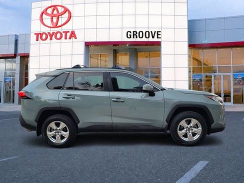 Used 2021 Toyota RAV4 XLE w/ Convenience Package FWD image 7