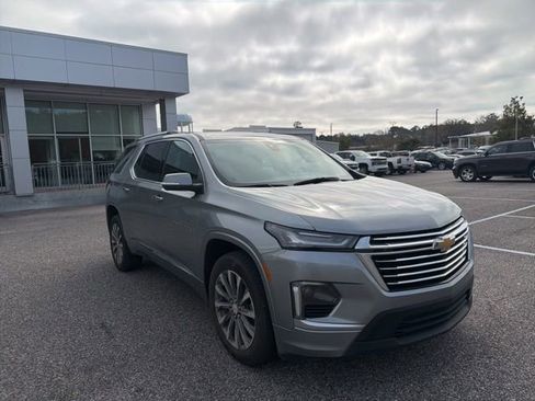 Used 2023 Chevrolet Traverse Premier image 3