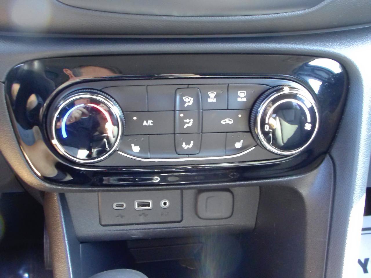Used 2022 Buick Encore GX Preferred w/ Cold Weather Comfort Package FWD image 22