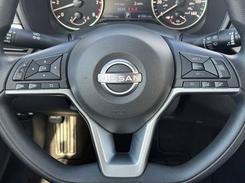 Used 2025 Nissan Altima 2.5 SV FWD image 12