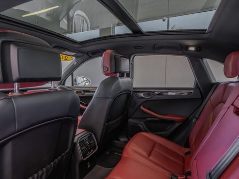 Used 2023 Porsche Macan AWD/4WD image 25