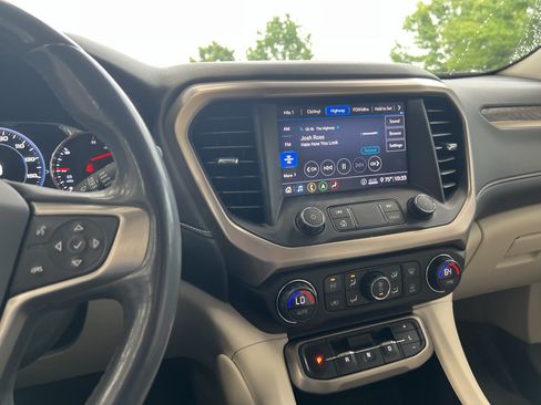 Used 2020 GMC Acadia Denali w/ Technology Package FWD image 31