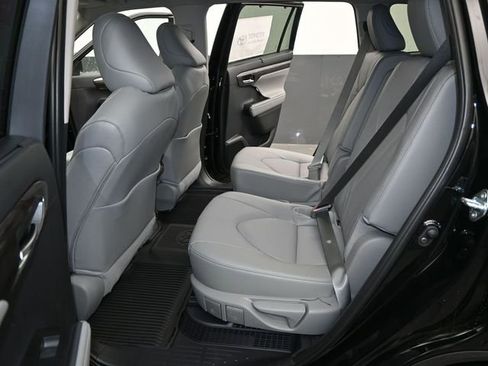 New 2026 Toyota Highlander Limited image 13