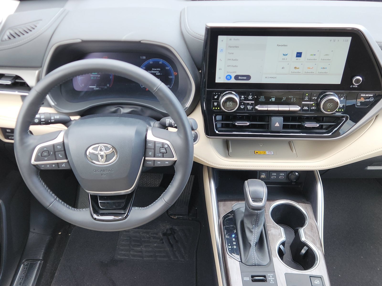 Used 2024 Toyota Highlander Limited AWD/4WD image 30