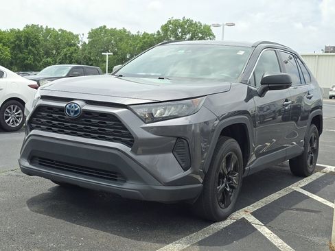 Used 2022 Toyota RAV4 LE AWD/4WD image 3