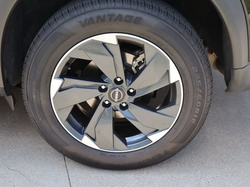 Used 2025 Nissan Rogue SV AWD/4WD image 27