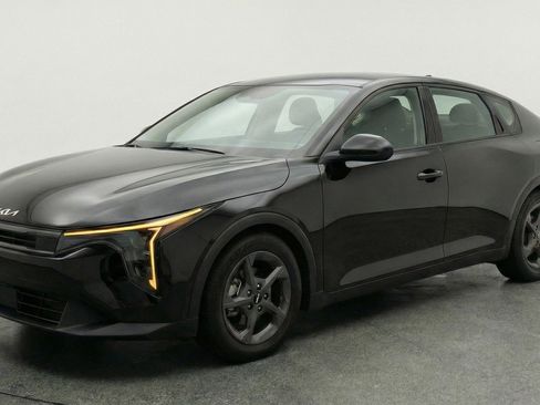 Used 2025 Kia K4 LXS image 3