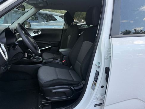Used 2025 Kia Soul LX w/ LX Technology Package FWD image 33