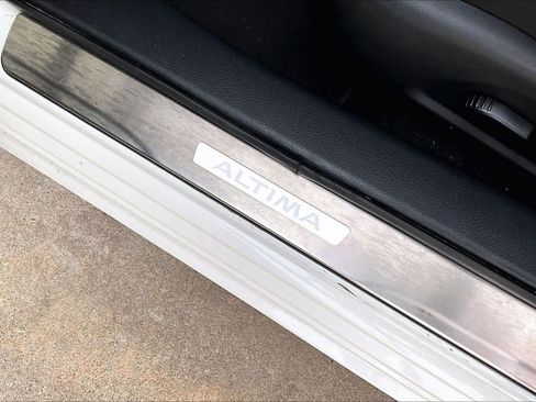 Used 2018 Nissan Altima 3.5 SL FWD image 34