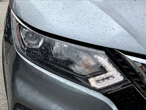 Used 2020 Nissan Rogue Sport SV image 23