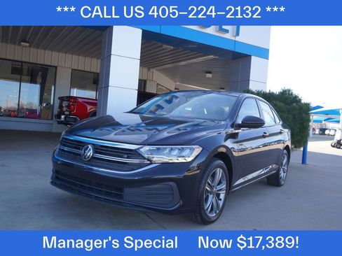 Used 2024 Volkswagen Jetta SE image 1