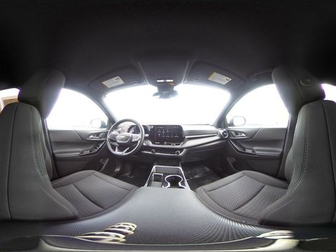 Used 2025 Chevrolet Equinox LT image 38