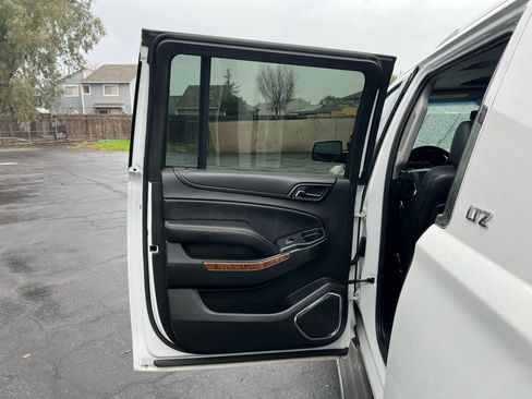 Used 2015 Chevrolet Suburban LTZ image 23