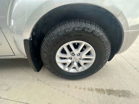 Used 2018 Nissan Frontier SV image 33