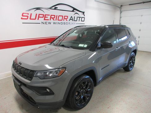 Used 2023 Jeep Compass Latitude w/ Convenience Group AWD/4WD image 9