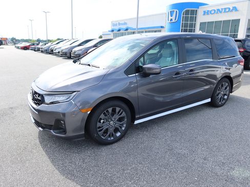 New 2026 Honda Odyssey Touring image 2