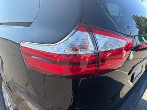 Used 2015 Toyota Sienna XLE w/ XLE Navigation Package AWD/4WD image 7