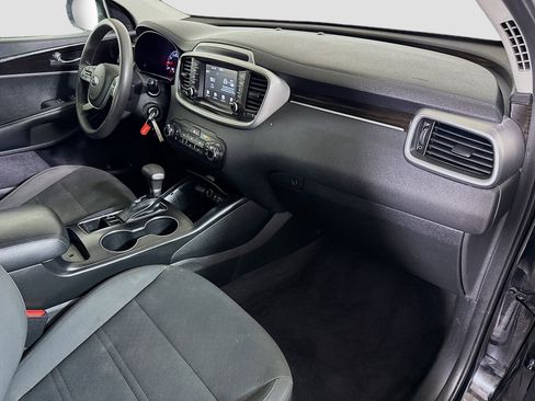 Used 2020 Kia Sorento LX image 29