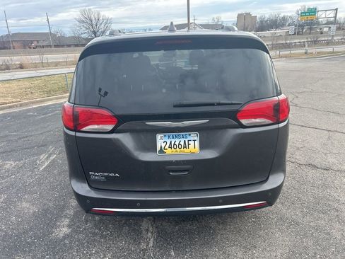 Used 2017 Chrysler Pacifica Touring-L Plus image 7