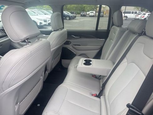 Used 2023 Jeep Grand Cherokee Overland w/ MOPAR Finishing Package AWD/4WD image 11