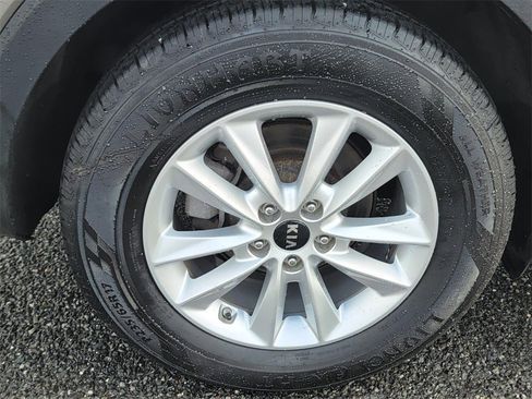 Used 2019 Kia Sorento LX w/ LX Convenience Package image 8