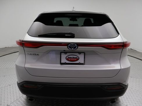 Certified 2023 Toyota Venza LE image 10