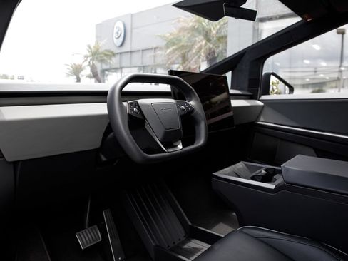 Used 2025 Tesla Cybertruck AWD Crew Cab image 28