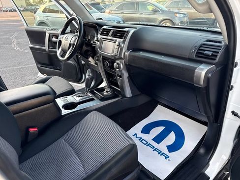 Used 2016 Toyota 4Runner SR5 AWD/4WD image 23