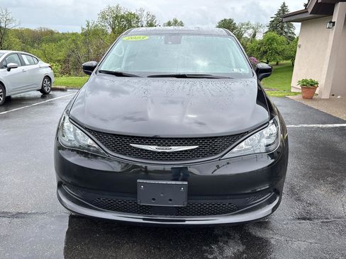 Used 2023 Chrysler Voyager LX FWD image 2