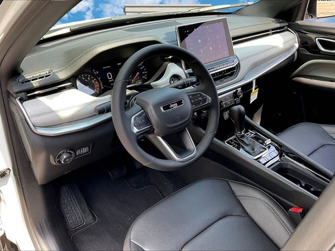 New 2025 Jeep Compass Limited w/ Sun & Sound Group image 6