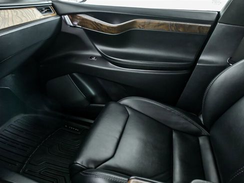 Used 2018 Tesla Model X 100D image 36