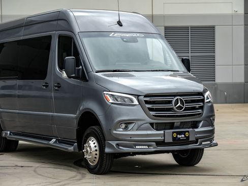 Used 2023 Mercedes-Benz Sprinter 3500 image 25
