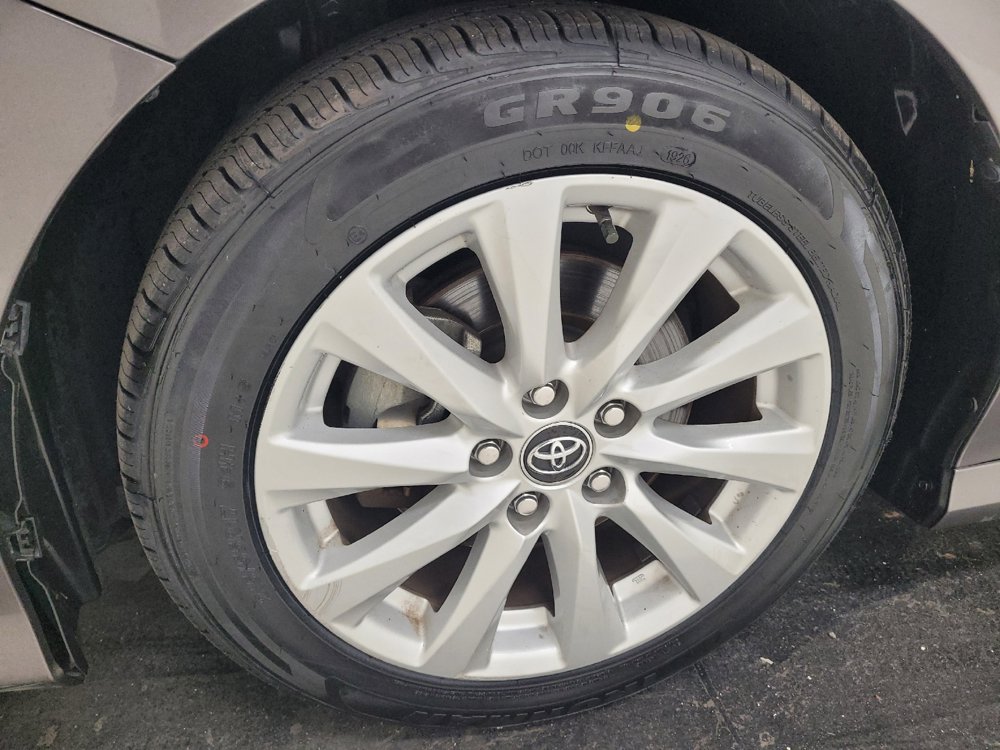 Used 2020 Toyota Camry LE FWD image 31