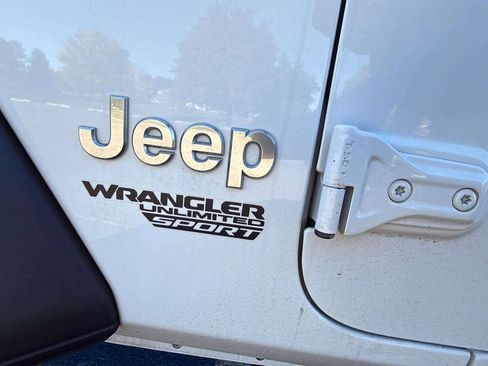 Used 2018 Jeep Wrangler Unlimited Sport S image 11