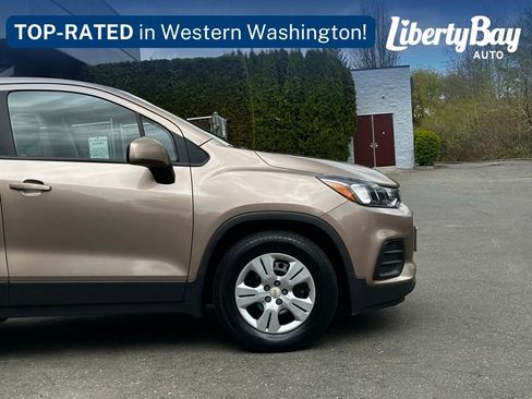 Used 2018 Chevrolet Trax LS FWD image 3