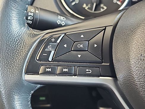 Used 2017 Nissan Rogue SV w/ SV Premium Package AWD/4WD image 22
