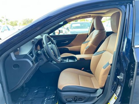 Certified 2025 Lexus ES 300h w/ Premium Package image 12