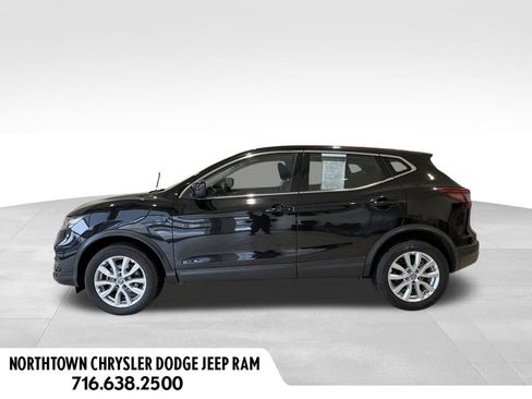 Used 2022 Nissan Rogue Sport S image 2