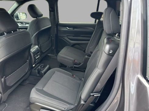 Used 2025 Jeep Grand Cherokee L Laredo w/ Luxury Tech Group I AWD/4WD image 11