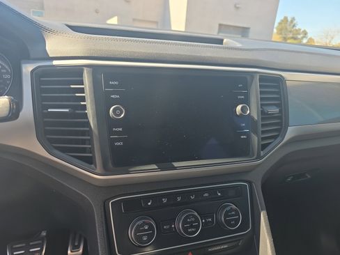 Used 2021 Volkswagen Atlas SE w/ Panoramic Sunroof Package image 12