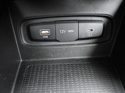 Used 2025 Hyundai Venue SEL FWD image 22