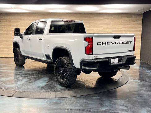Used 2024 Chevrolet Silverado 2500 ZR2 w/ Technology Package AWD/4WD image 21