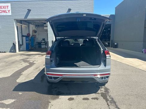Used 2022 Volkswagen Atlas Cross Sport SEL R-Line AWD/4WD image 26
